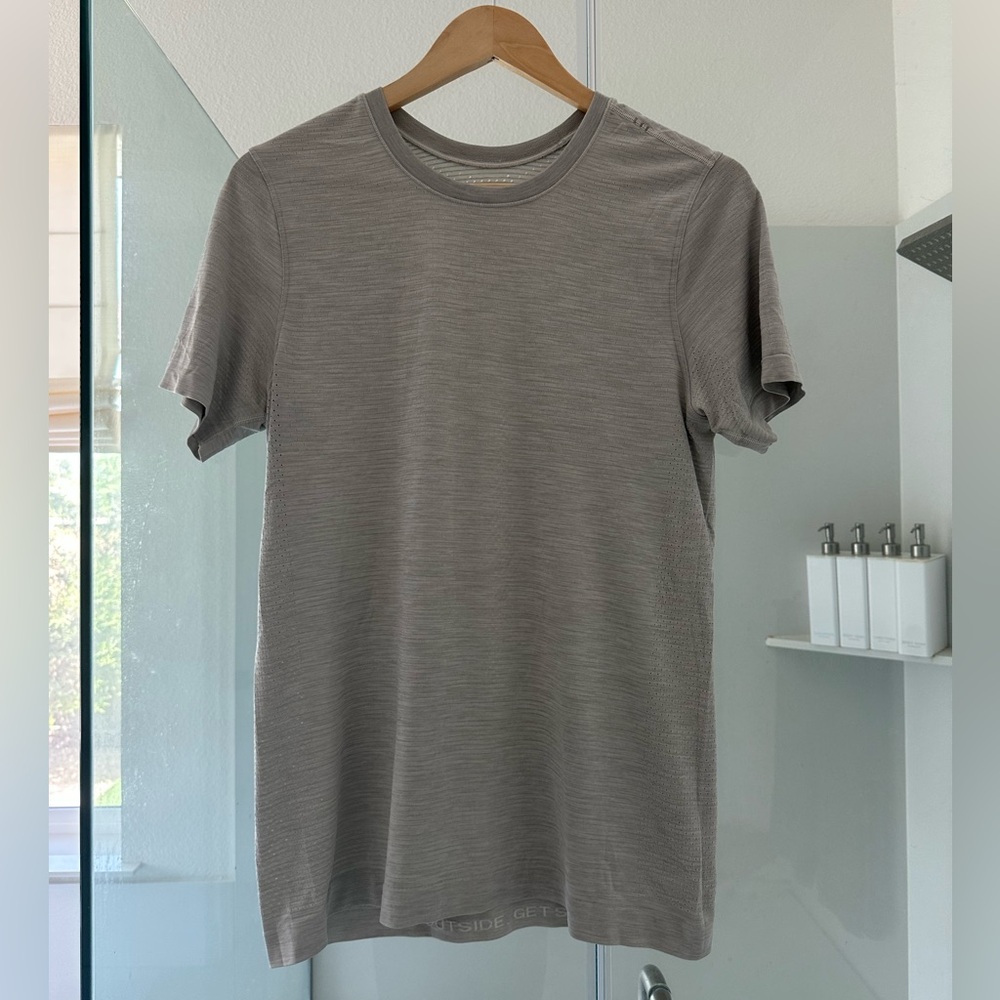 Lululemon Men's Workout Shirt T-Shirt in Light Gray